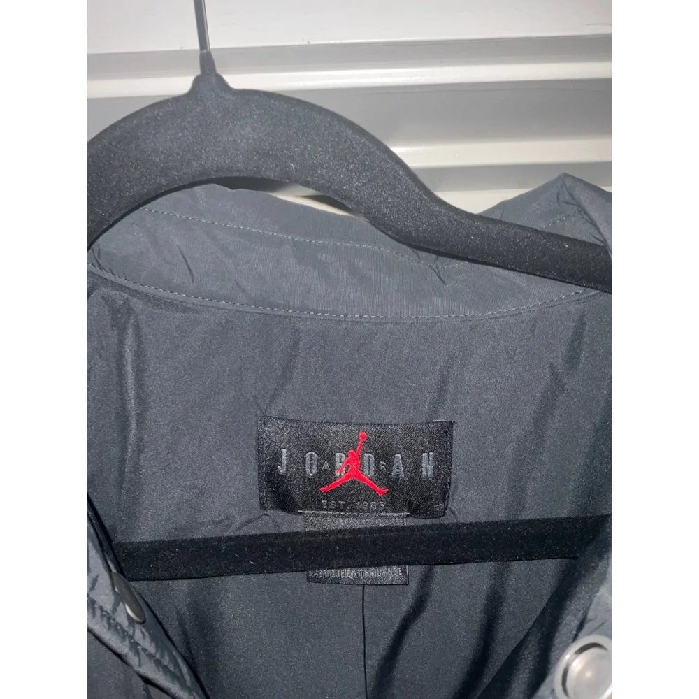 Air Jordan Men's Button-Down Top Size Medium